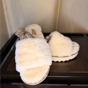 New-Koolaburra Plush Cream Slippers